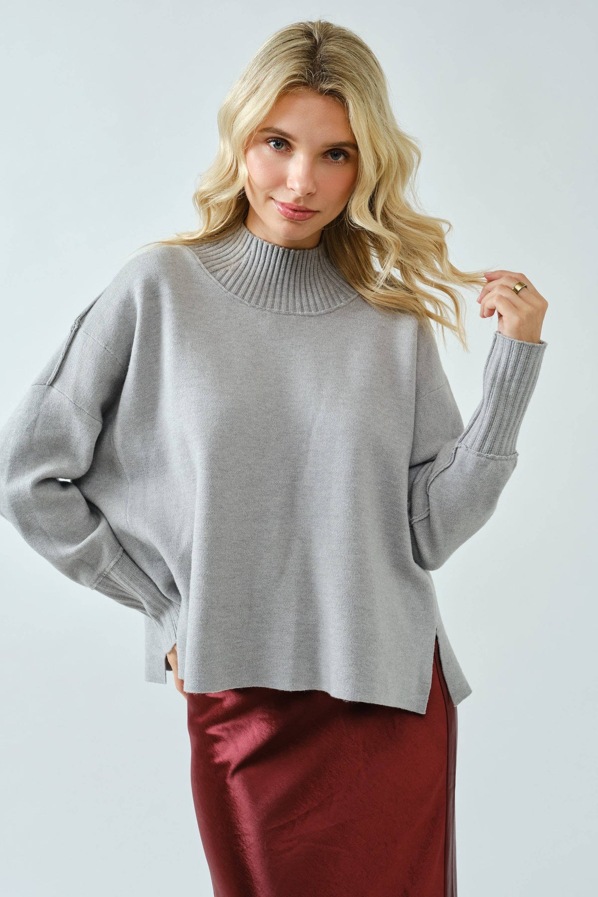 SA00121T - Soft Overlock Mock Neck Sweater: MOCHA / M/L