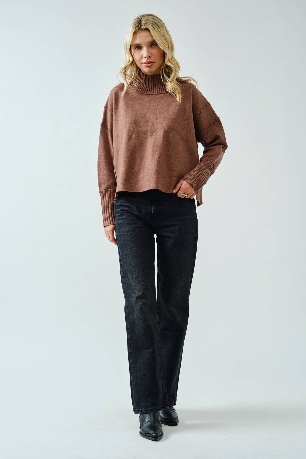 SA00121T - Soft Overlock Mock Neck Sweater: MOCHA / S/M