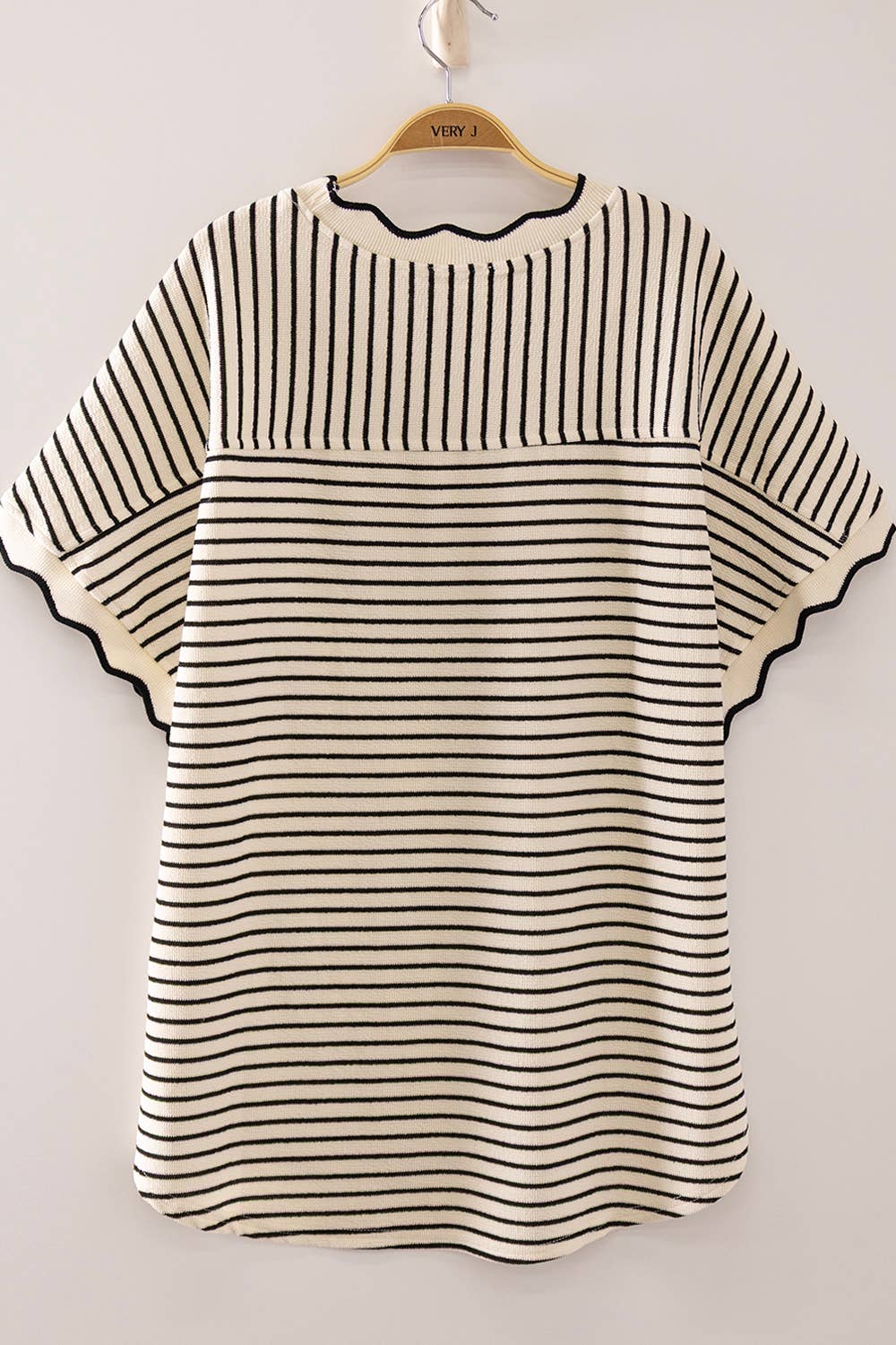 Scallop Trim Stripe Knit Top-White Stripe